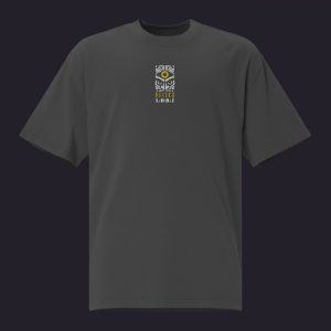 Vue avant du Tshirt noir oversize Reliks avec logo au centre